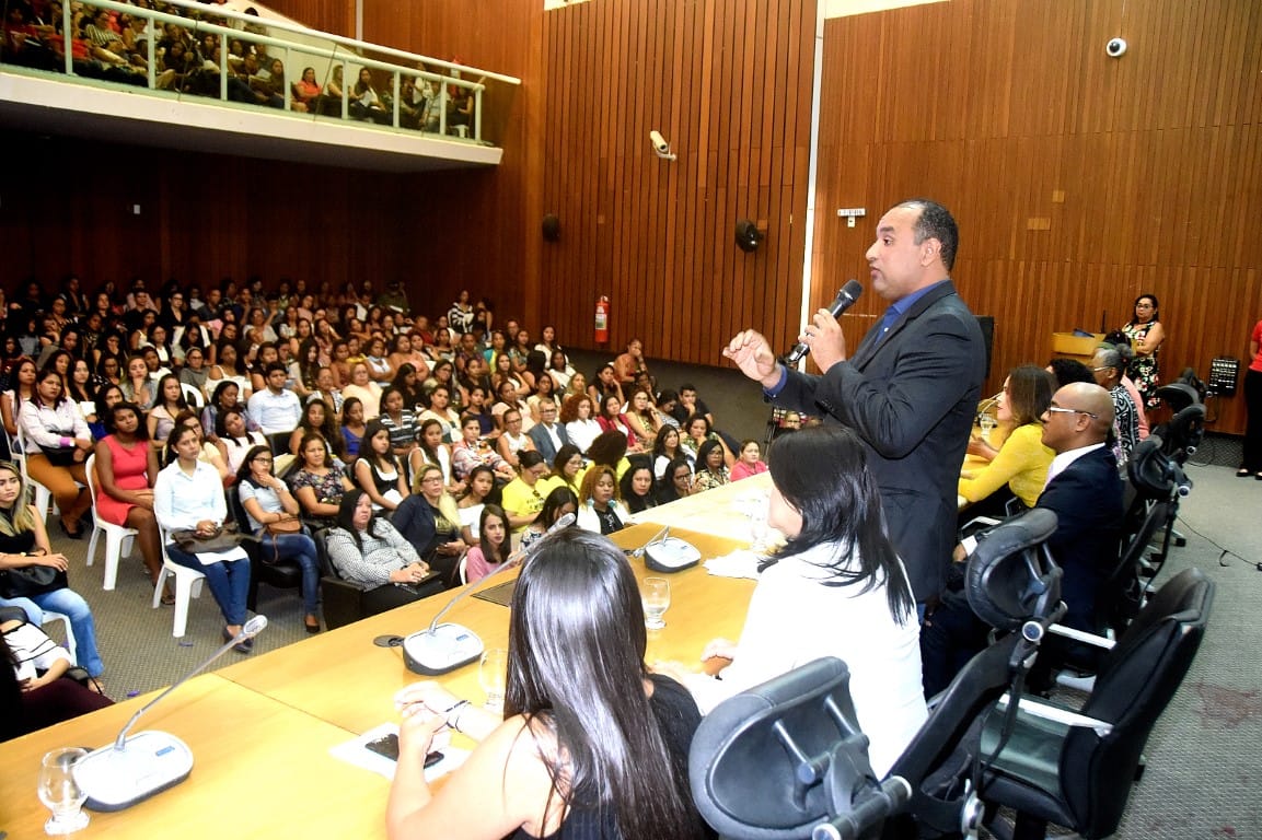 Em evento, Roberto Costa destaca pontos da CPI de Combate à Violência Contra a Mulher