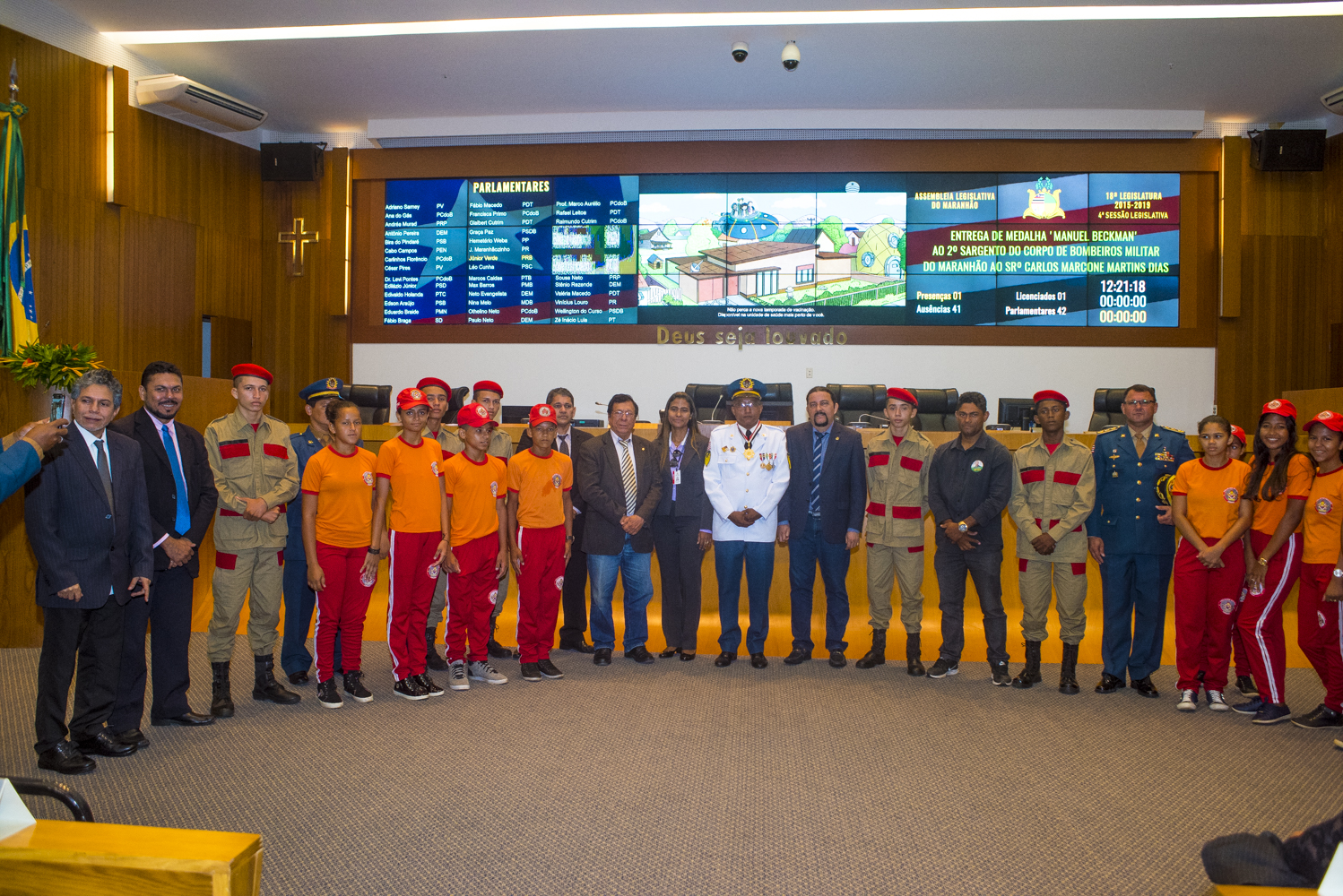 Assembleia presta homenagem a coordenador do programa Bombeiro Mirim   