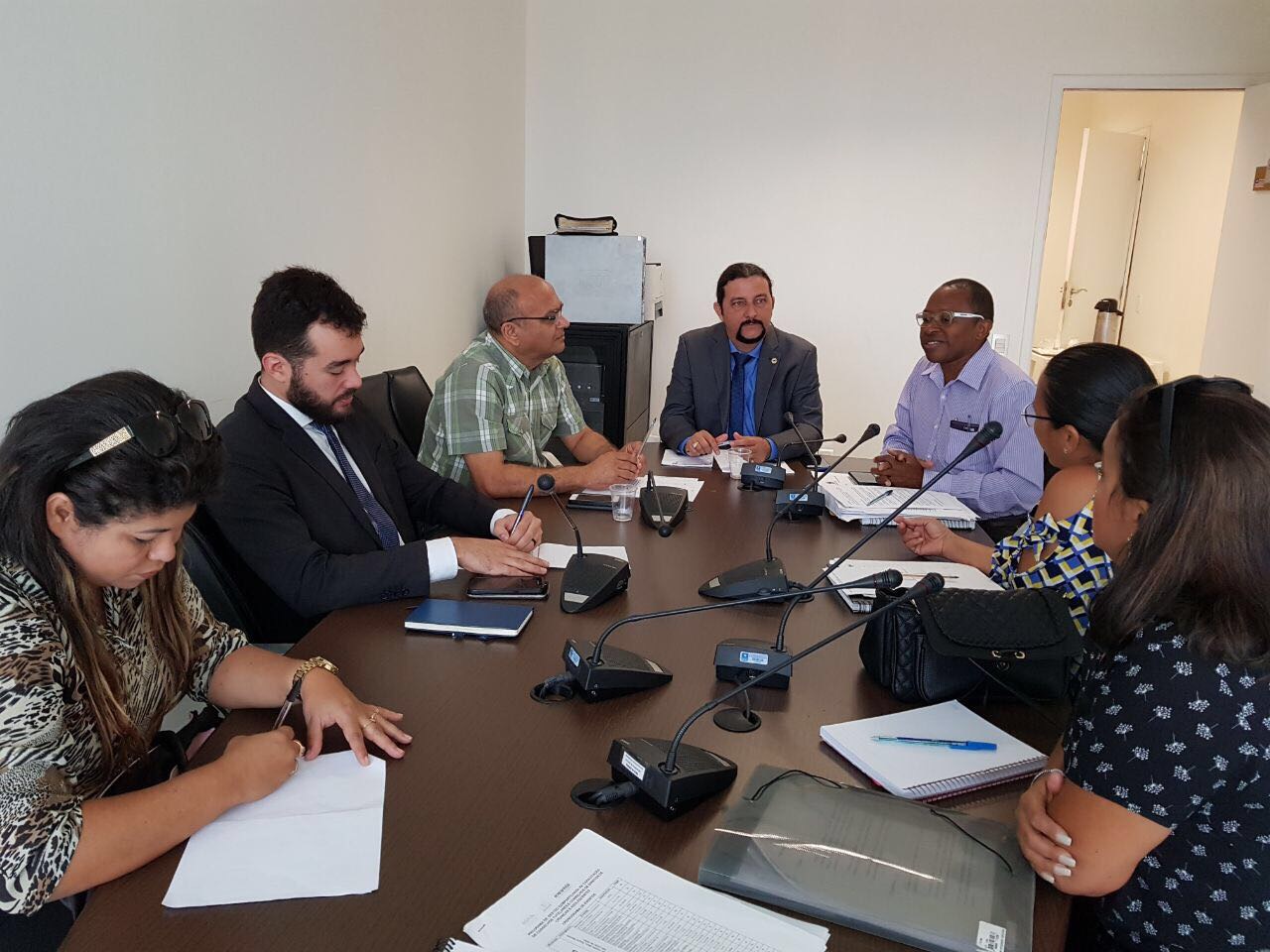 Júnior Verde debate com secretário sobre proposta de criação da “Escola dos Conselhos”