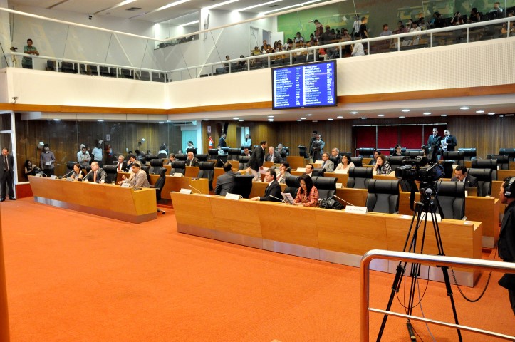 Deputados estaduais prestam homenagens aos professores