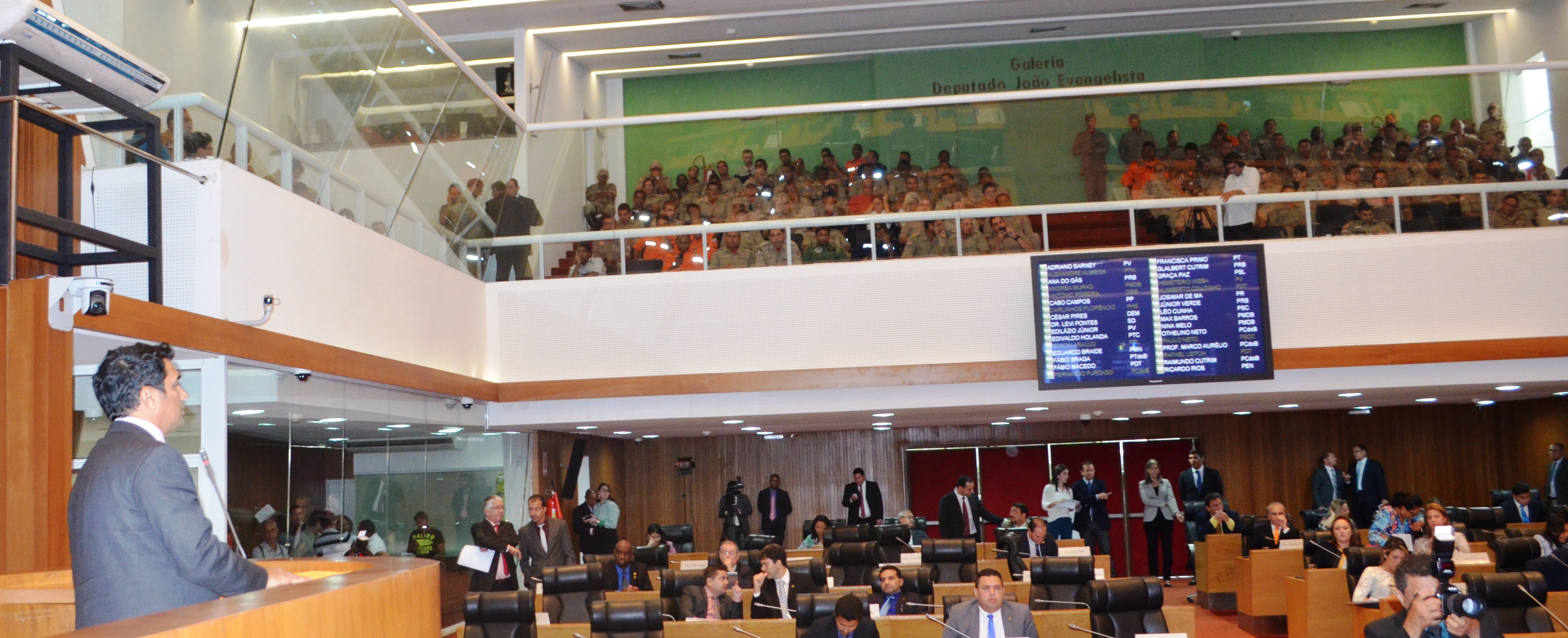 Deputado Wellington do Curso parabeniza bombeiros pela LOB