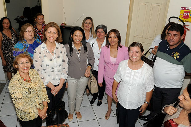 Integrantes da CPI da Mulher desembarcam em Imperatriz