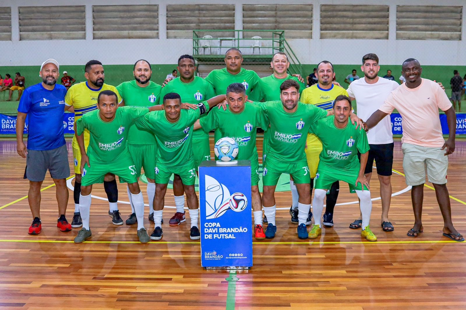 Davi Brandão em registro com uma das equipes participantes da Copa Davi Brandão de Futsal Adulto