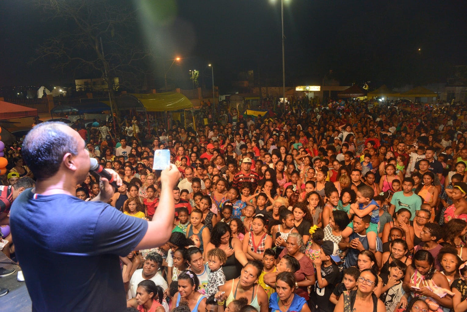 Centenas de crianças compareceram ao evento promovido pelo deputado Roberto Costa