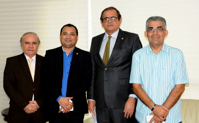 Humberto e deputado do Piauí discutem a criação da Bacia do Parnaíba 