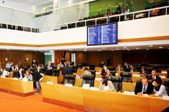 Assembleia vota nesta terça o fim dos chamados 14º e 15º salários