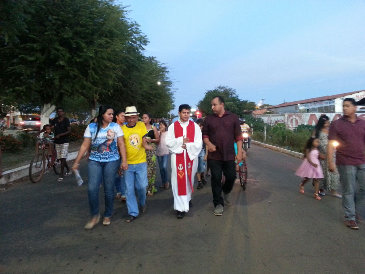 Roberto Costa celebra dia de São Pedro com  comunidade católica bacabalense