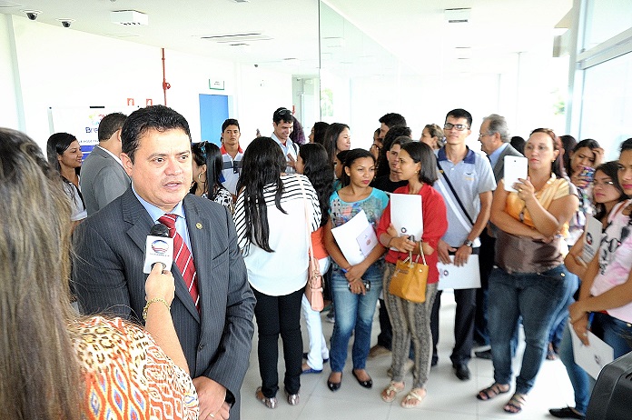 Rigo Teles apresenta instalações da Assembleia aos alunos do IFMA 