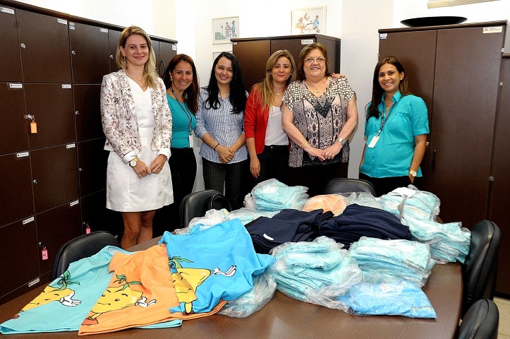 Gedema entrega novos uniformes para funcionários da Sementinha