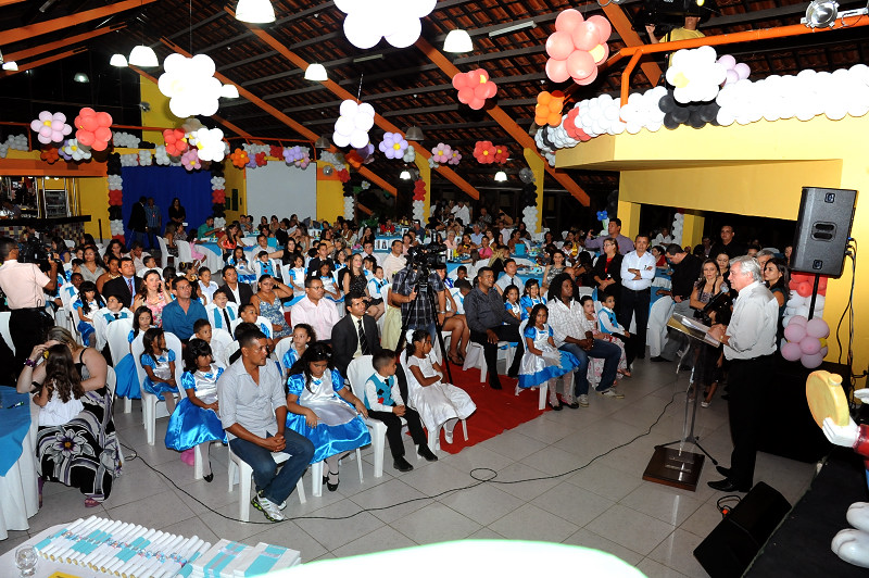 Emoção marca formatura de nova turma de alunos da Creche Sementinha