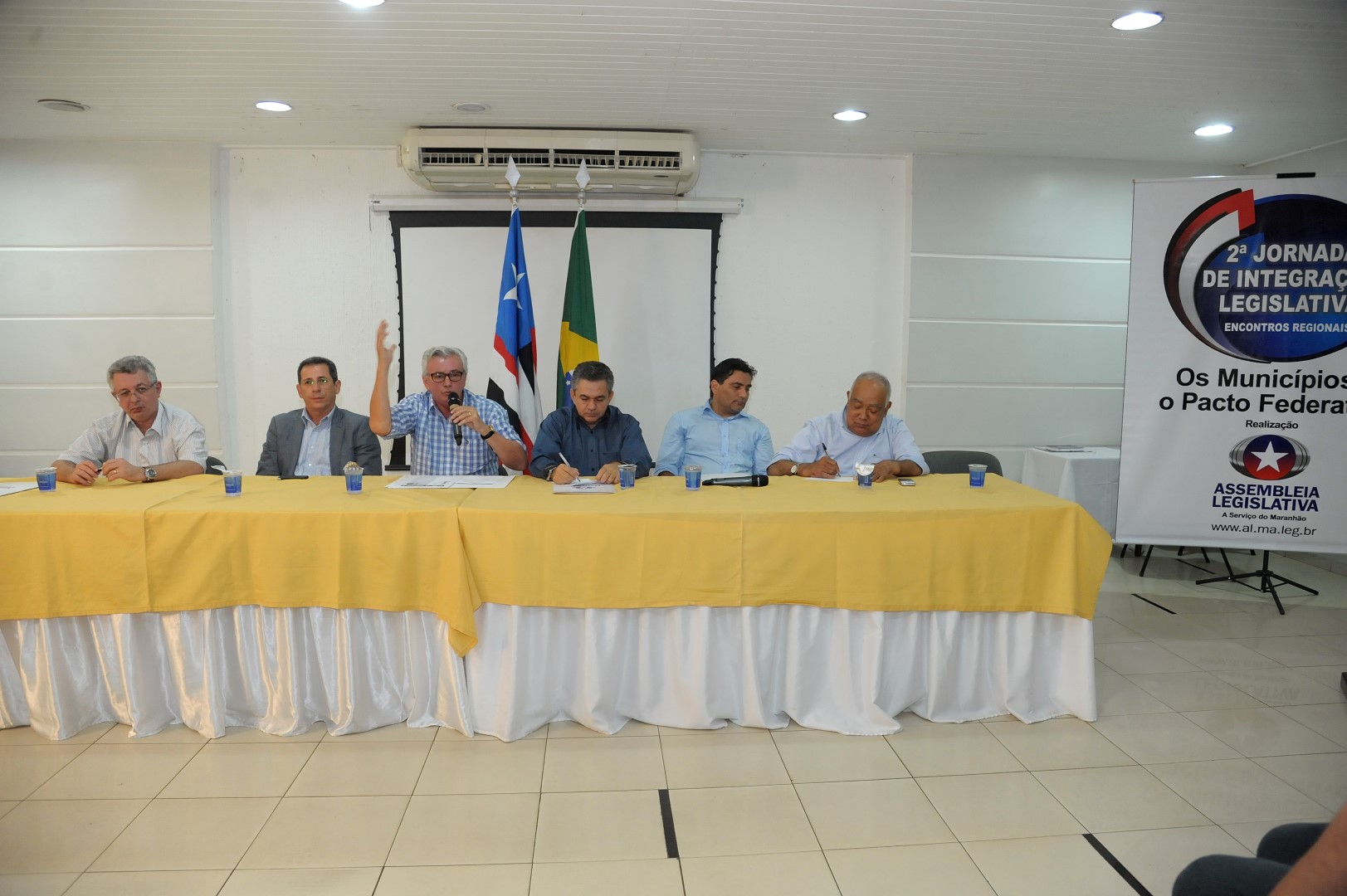 Presidente Arnaldo Melo conclama prefeitos a lutarem por novo Pacto Federativo