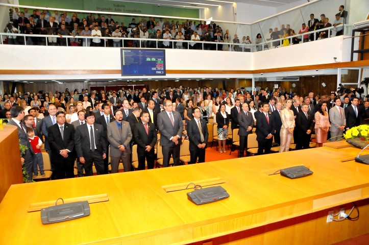 Assembleia empossa deputados que  atuarão  na  18ª Legislatura   