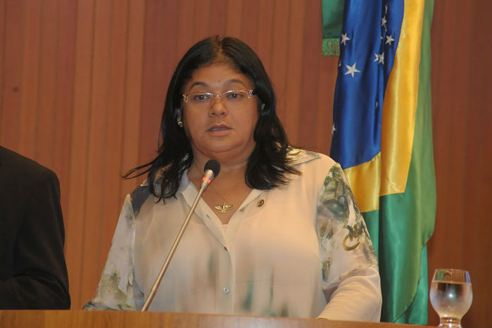 Vianey Bringel solicita reforma da maternidade Benedito Leite