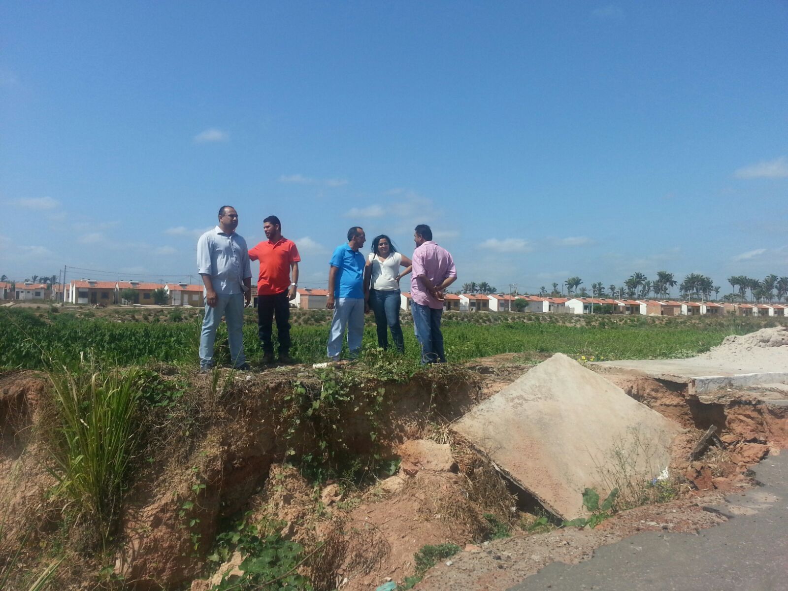 Deputado Roberto Costa fiscaliza obras no residencial Terra do Sol em Bacabal