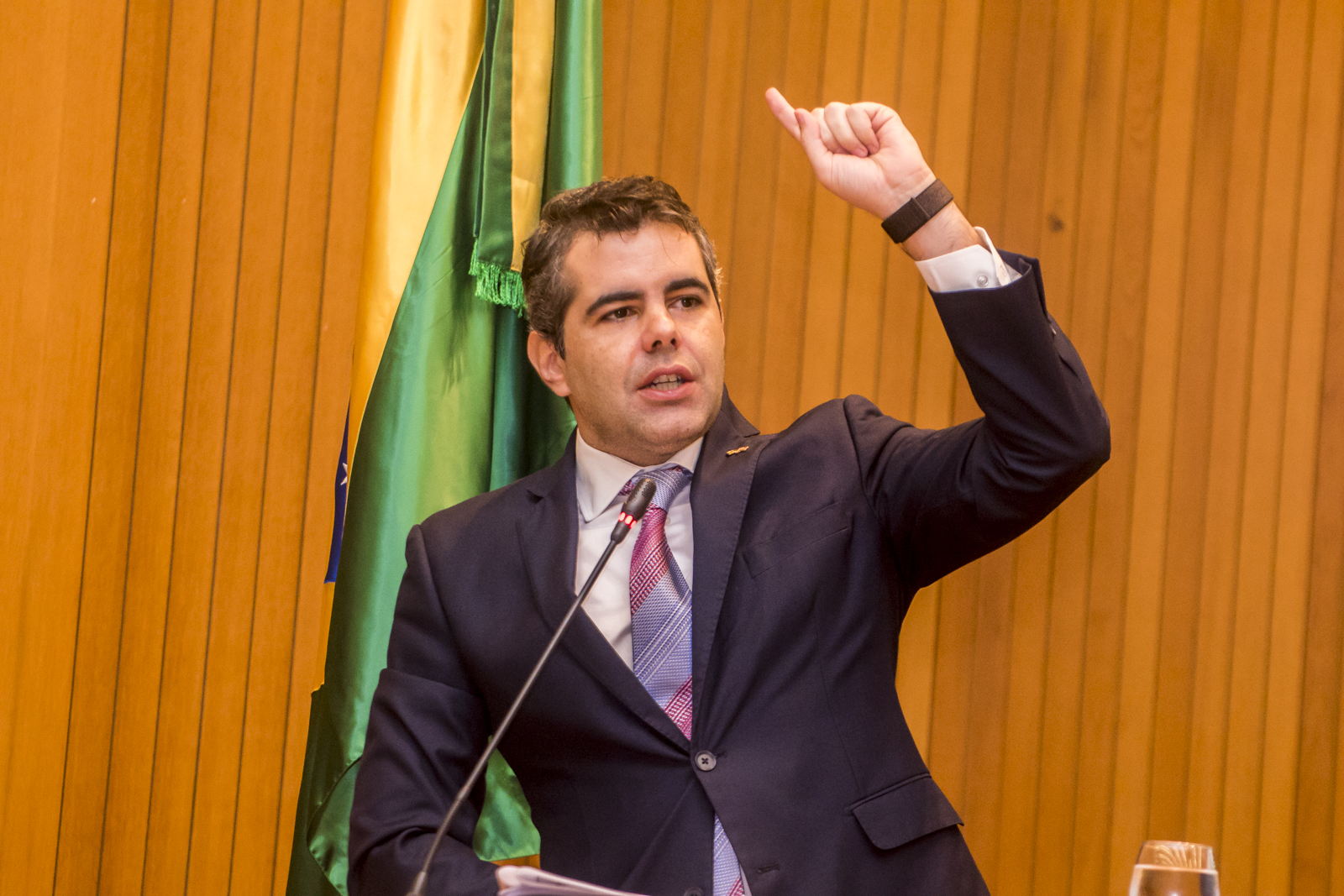 Deputado Adriano questiona edição da Medida Provisória 291/2019