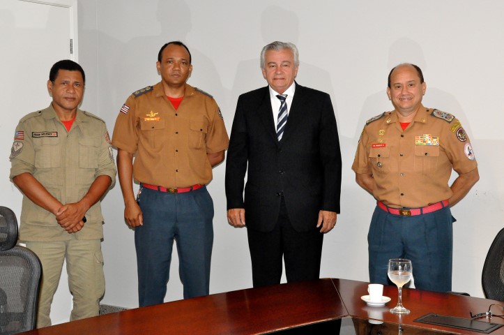 Arnaldo Melo recebe Comando Geral do Corpo de Bombeiros do Maranhão