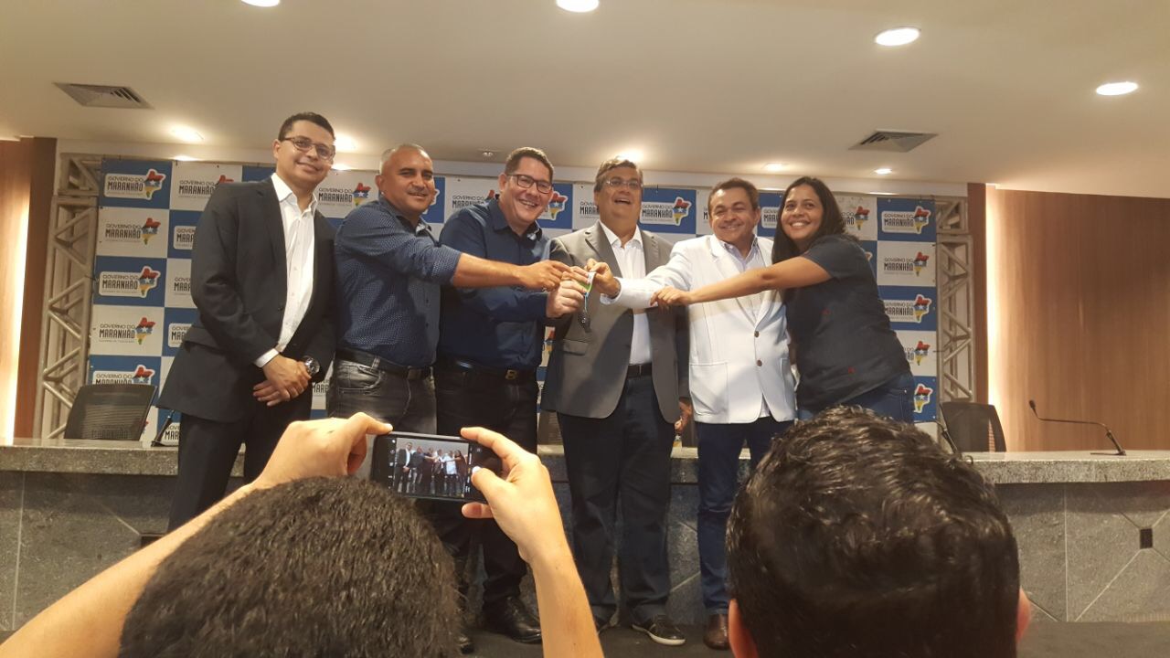 Antônio  Pereira entrega ambulância para beneficiar o povo de Davinópolis  