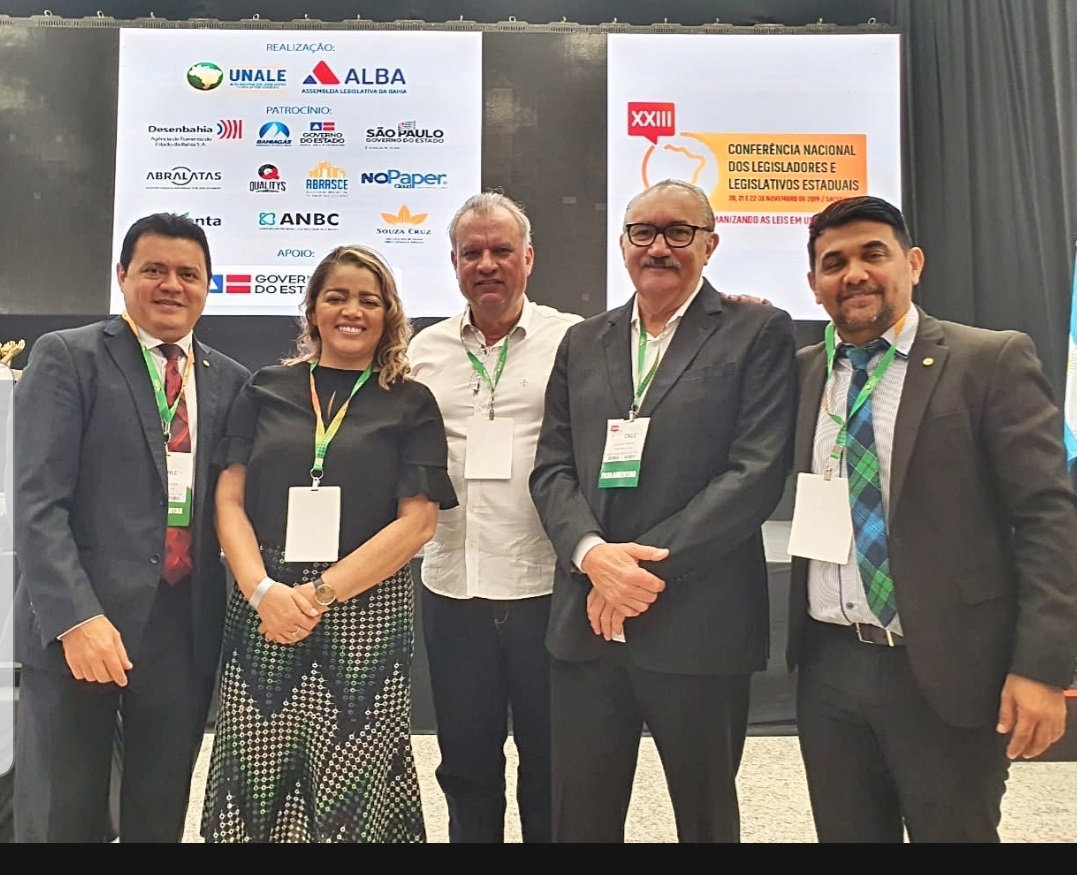 Deputados Rigo Teles, Mical Damasceno, César Pires e Wellington, com o diretor da Mesa, Bráulio  Martins, no evento