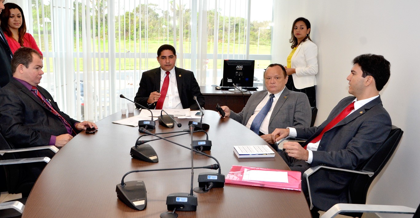 Comissão de Direitos Humanos se reúne e define agenda de trabalho