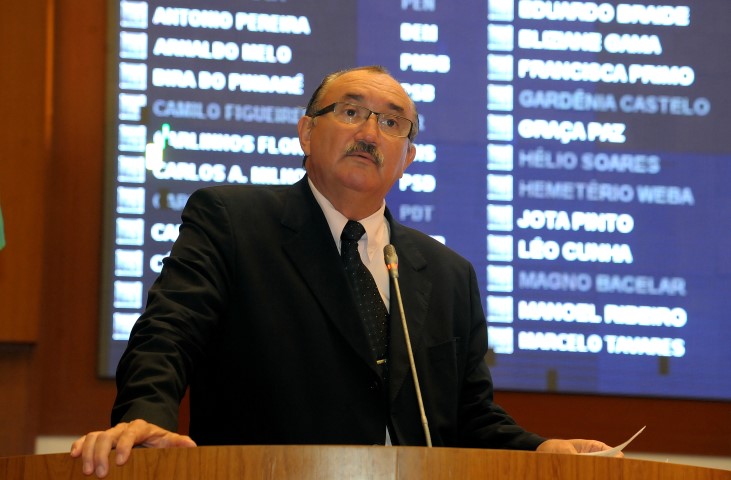 César Pires responsabiliza prefeituras por negligência no transporte escolar