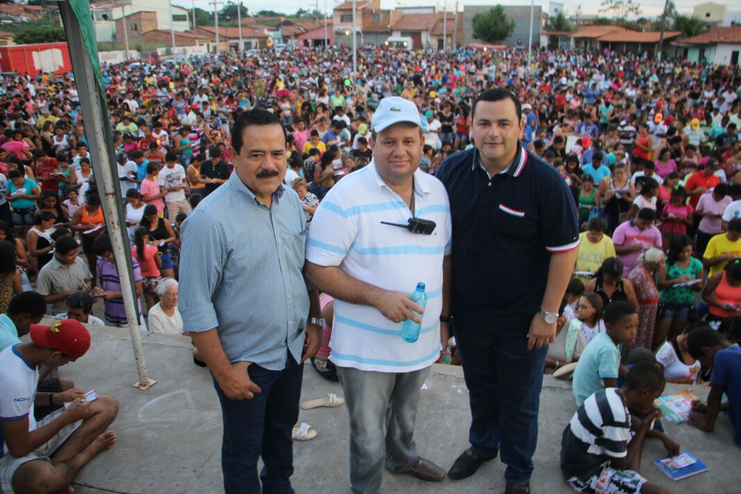 Vinicius Louro participa do 2° Bingão das Mães em Trizidela do Vale