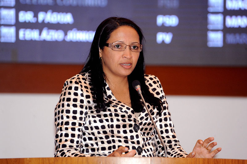 Francisca Primo ressalta visita de alunos do Ifma de Açailândia à Assembleia