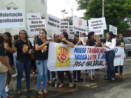 Francisca Primo participa de ato público dos assistentes sociais na Deodoro