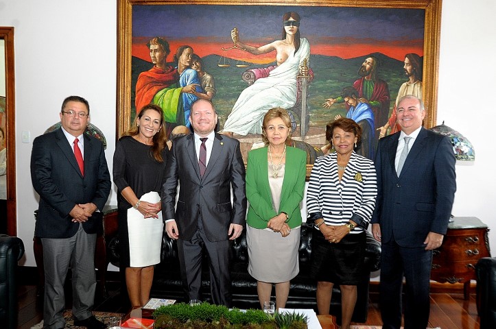 Presidente em exercício da Assembleia faz visita de cortesia ao Tribunal de Justiça