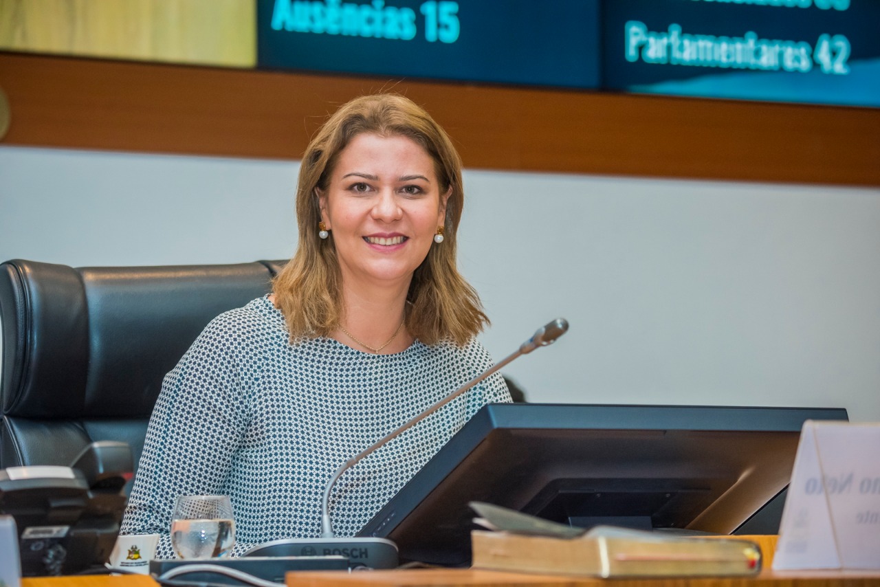 Valéria Macedo comemora projeto que cria o Centro de Ciências da Saúde na UEMASUL 