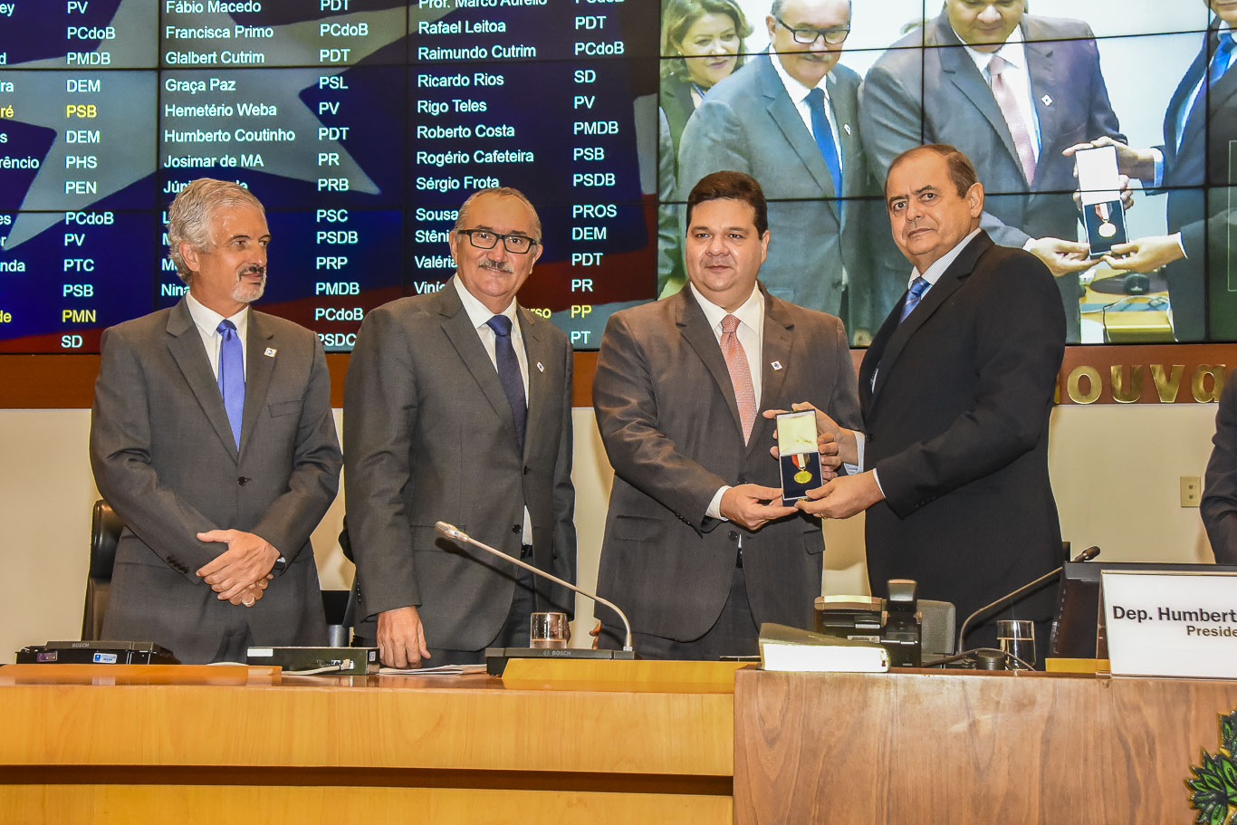 Humberto Coutinho ganha homenagem da Uema, com a Medalha Gomes de Sousa