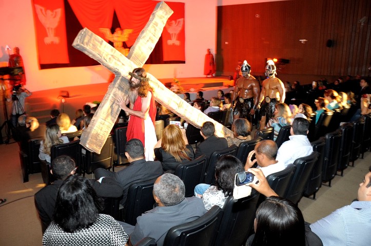 Gedema realiza celebração da Páscoa com peça teatral do grupo Grita