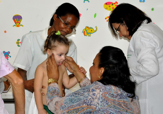 Alunos da Creche Escola Sementinha realizam exame biométrico