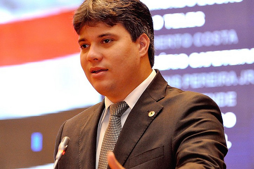 Deputado Neto Evangelista divulga denúncia sobre precariedade de hospital