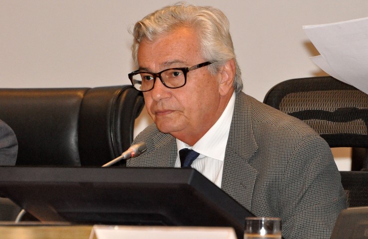 Arnaldo reafirma, caso a Governadora renuncie, AL cumprirá a lei