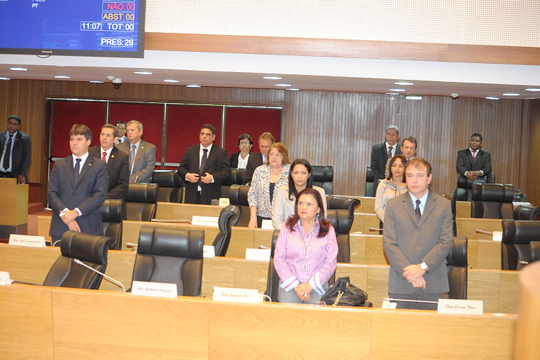 Assembleia Legislativa presta homenagem ao ex-presidente João Evangelista