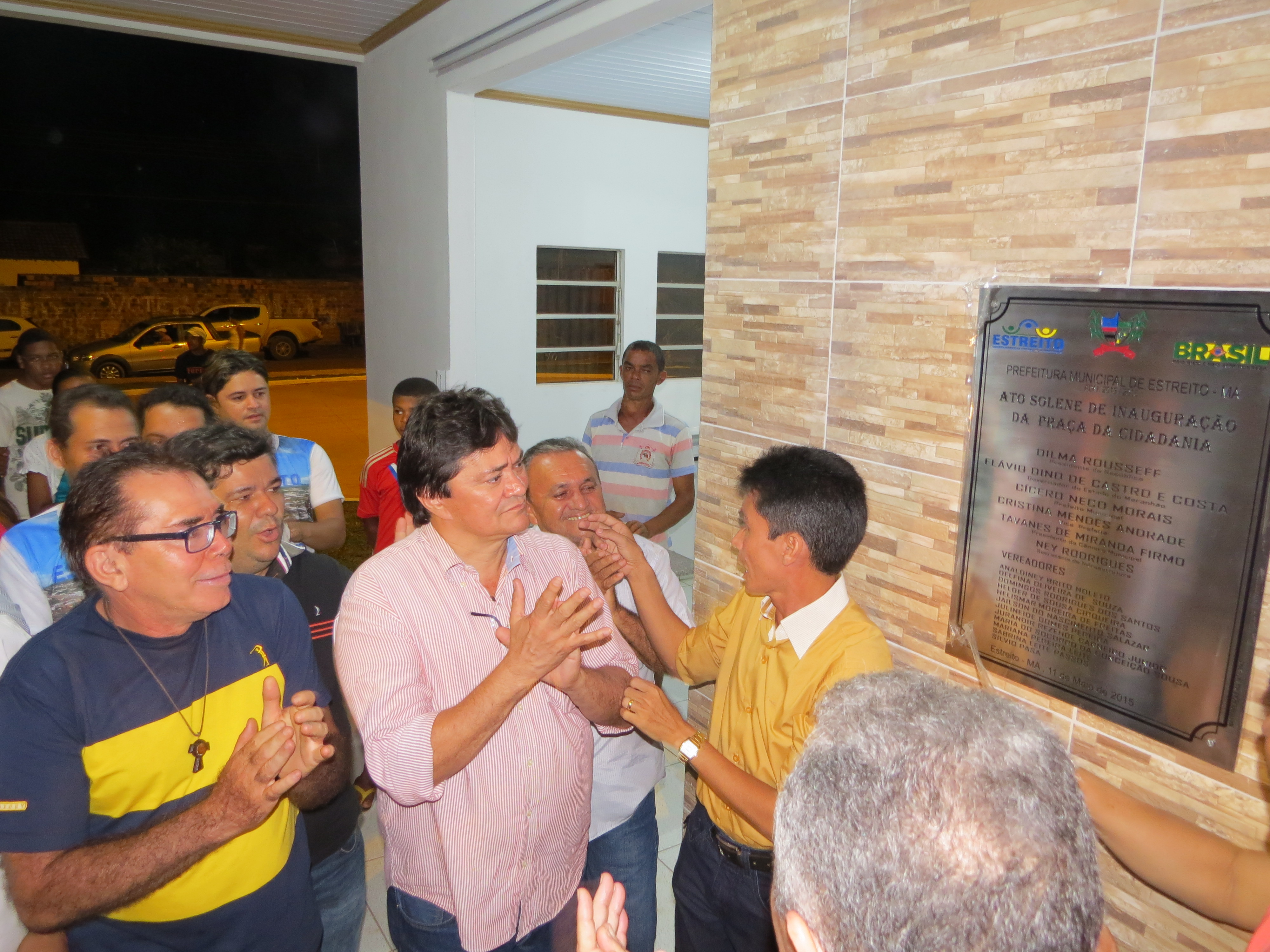 Léo Cunha e prefeito inauguram obras durante aniversário de Estreito