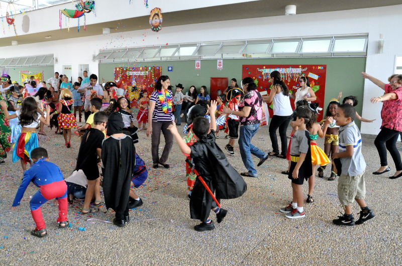 Creche Sementinha promove Carnaval do Fofão para alunos e pais