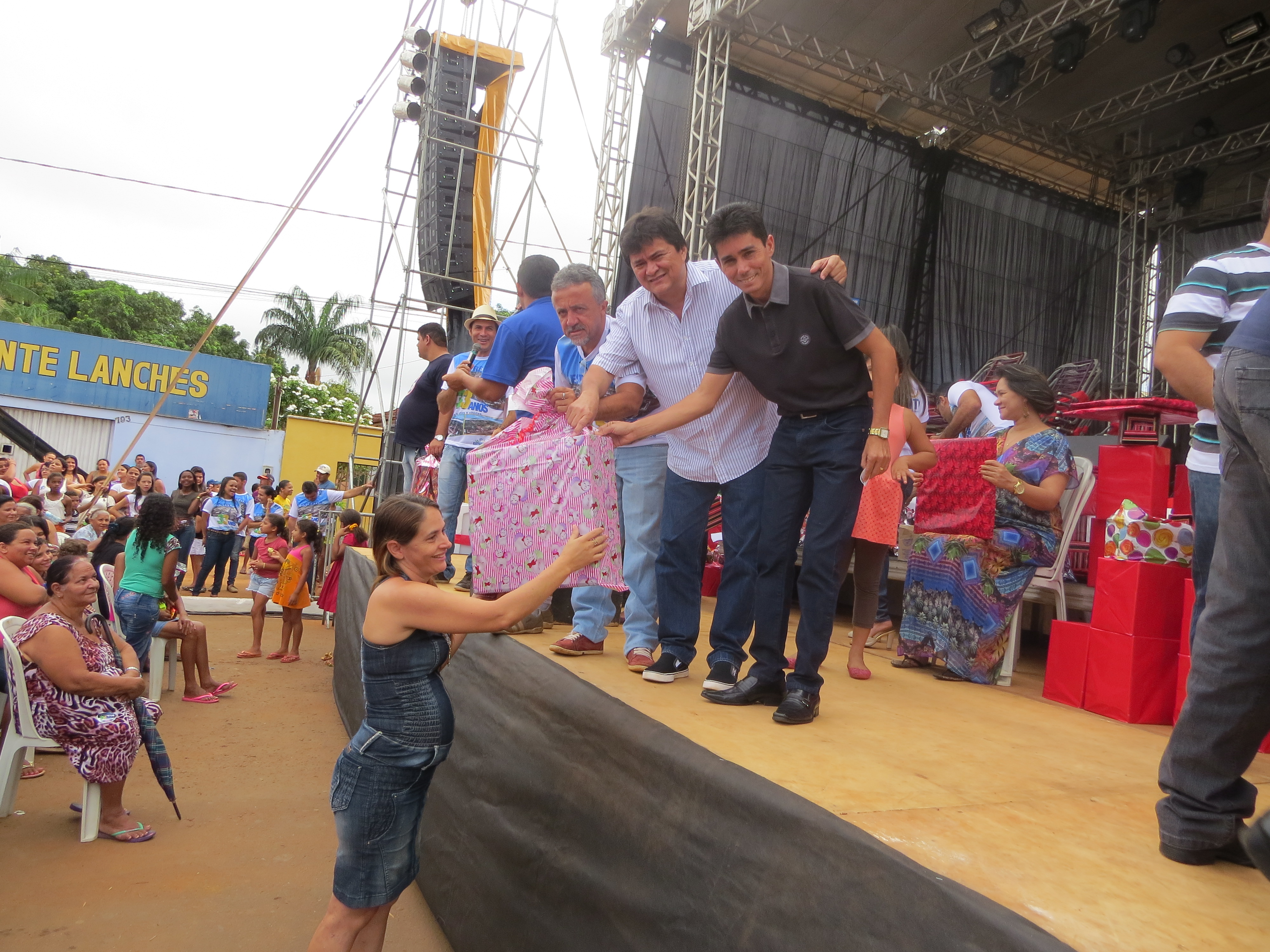 Deputado Léo Cunha prestigia Dia das Mães na região Tocantina