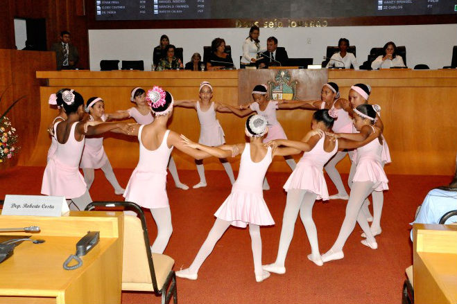 Assembleia Legislativa homenageia Unicef e Pastoral da Criança