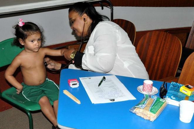 Alunos da Creche-Escola Sementinha fazem exames biométricos