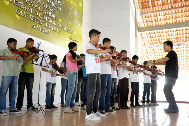 Projeto Sol Nascente faz emocionante homenagem ao Dia dos Pais 