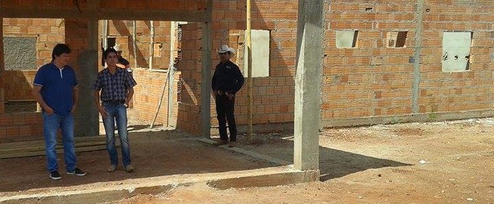 Léo Cunha participa de vistoria a obras na zona rural de Estreito 