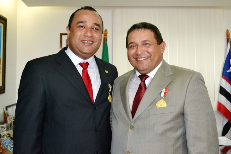 Deputados recebem medalha Alferes Morares Santos do CBMMA