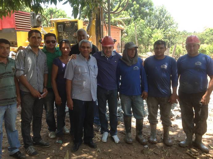 Antônio Pereira visita obras de poço artesiano em Senador La Roque