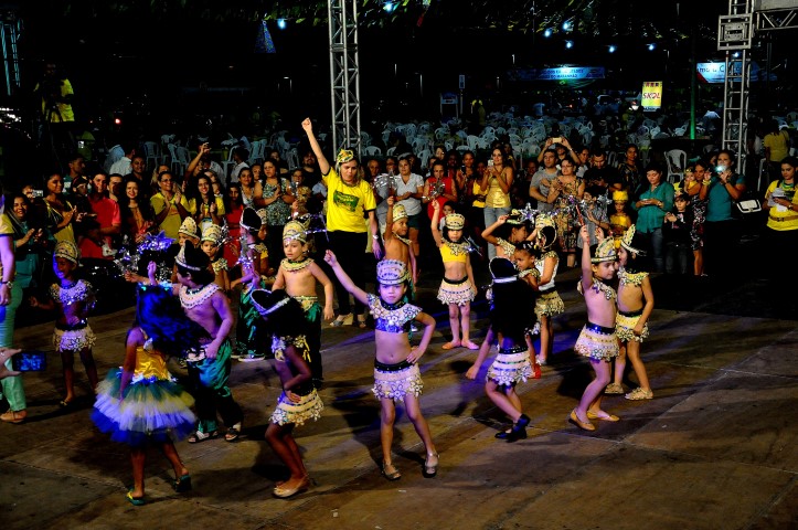 Clima de Copa do Mundo marca abertura do Arraial da Assembleia