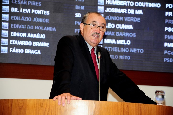 César Pires anuncia edição de livro sobre fatos pitorescos do Poder Legislativo