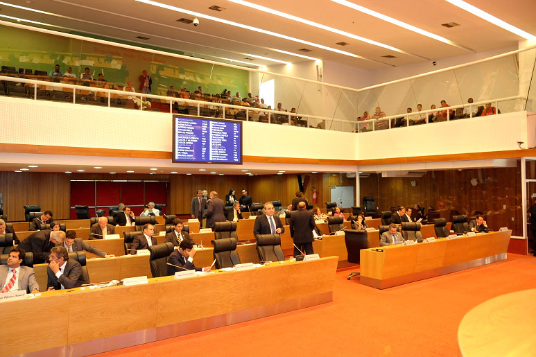 Deputados prestam homenagem ao Dia Internacional da Mulher