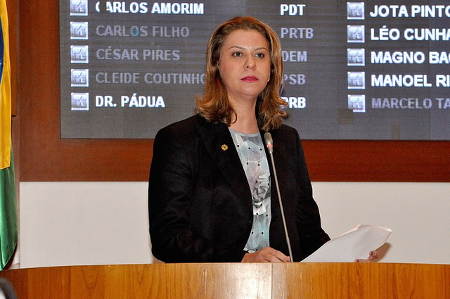 Valéria Macedo cobra instalação de delegacias da Mulher em Estreito e Grajaú