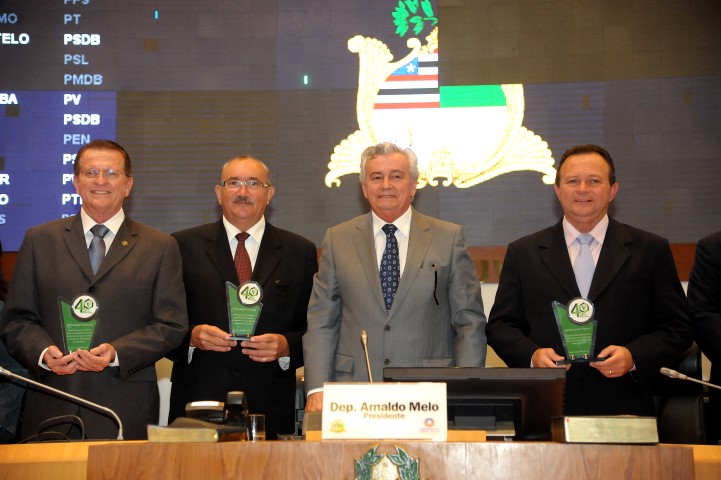 Assembleia celebra os 40 anos do curso de Medicina Veterinária do Maranhão