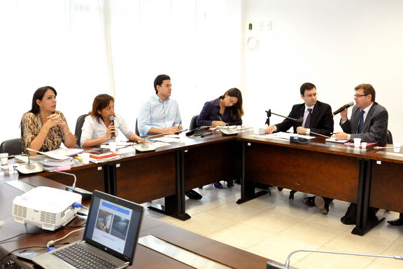 Assembleia debate estrutura do Shopping da Ilha e situação de lojistas